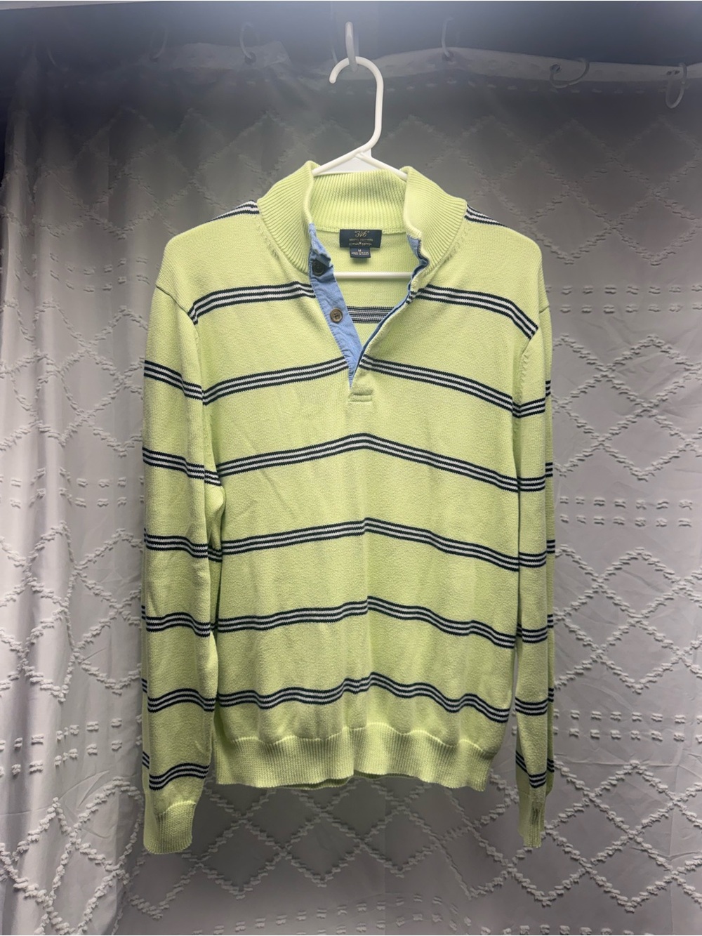 Brooks Brothers 346 Mens M
1/2 Button Supima Cotton
Green Navy Striped Sweater